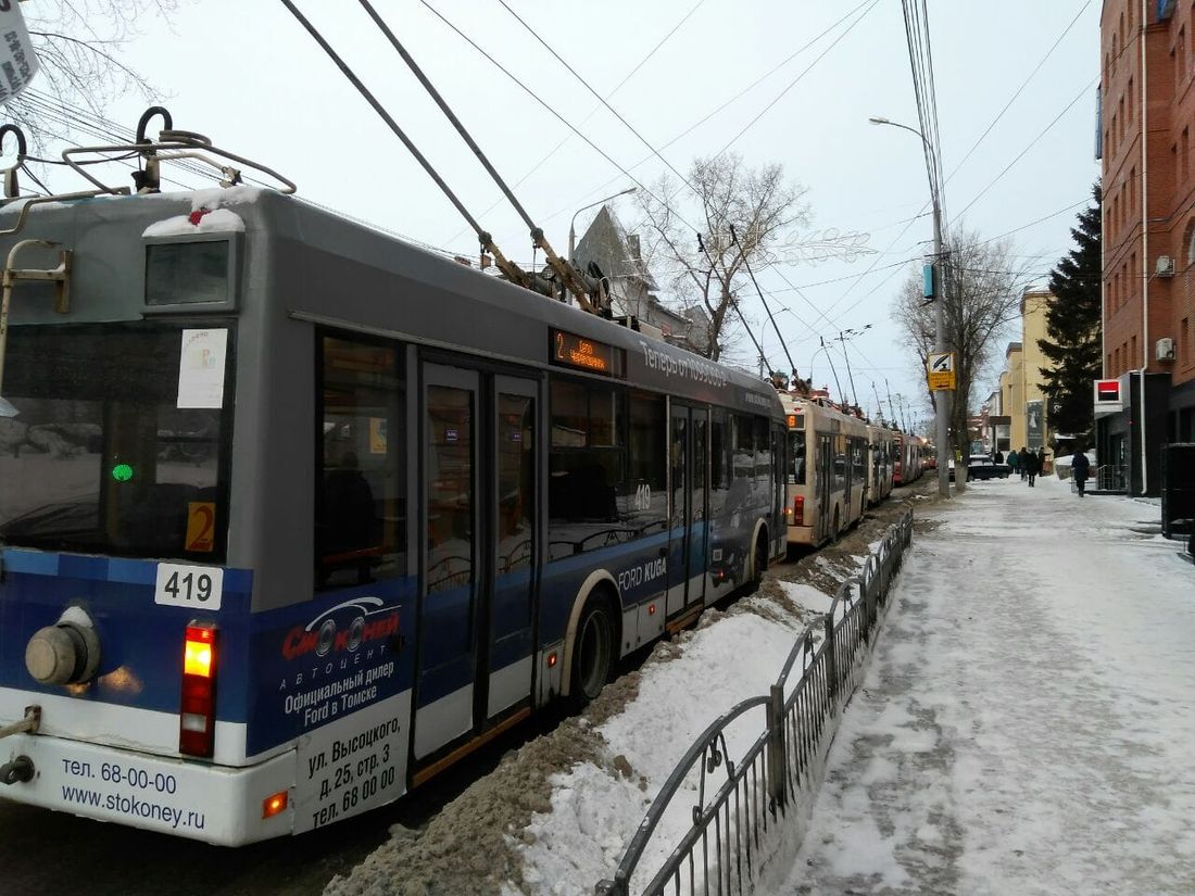 Томские новости, ДТП на пр. Фрунзе остановило движение троллейбусов (ФОТО) ДТП на пр. Фрунзе остановило движение троллейбусов (ФОТО)