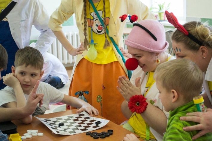 Конкурсы и акции, Томские новости, На следующей неделе больничные клоуны выходят в детские больницы Томска На следующей неделе больничные клоуны выходят в детские больницы Томска