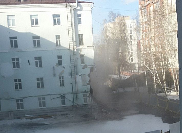 Здание ТГУ на Ленина,49, Происшествия, ТГУ, Томские новости, У общежития ТГУ обрушилась часть стены (ФОТО) У общежития ТГУ обрушилась часть стены (ФОТО)