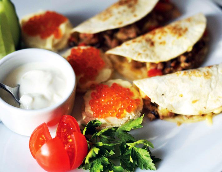 Панкейки, красная икра и каша кон-жи.Где вкусно позавтракать в Томске