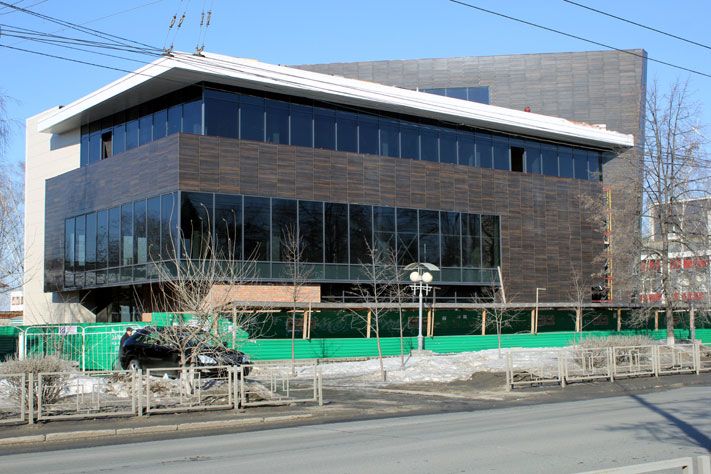 Городские детали: тёмный-тёмный дом на Ленина