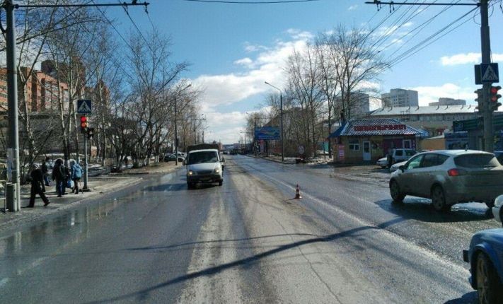 Происшествия, Томские новости, В Томске Porche сбил пешехода, переходившего дорогу на «зеленый» В Томске Porche сбил пешехода, переходившего дорогу на «зеленый»
