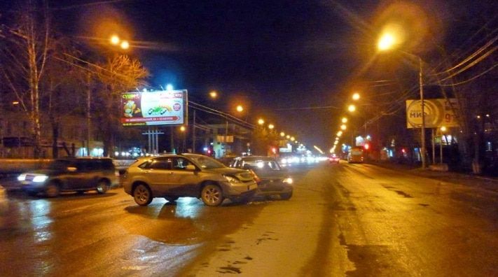 Происшествия, Томские новости, В Томске женщина-пассажир пострадала при столкновении Lexus и Renault В Томске женщина-пассажир пострадала при столкновении Lexus и Renault