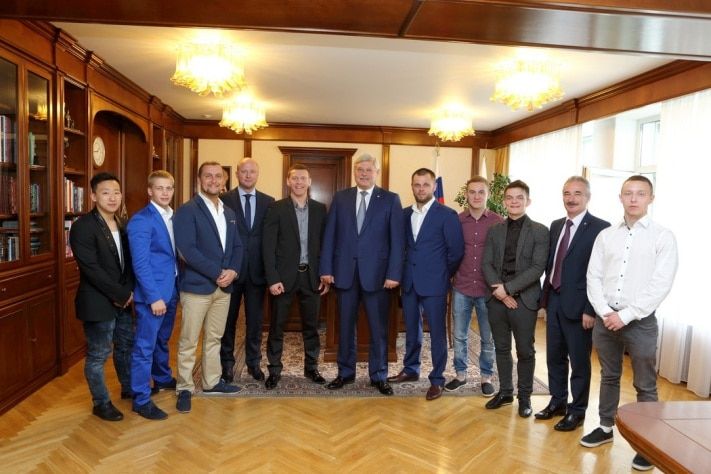 Томские новости, Губернатор вручил «ЮДИ» миллион на развитие школы Губернатор вручил «ЮДИ» миллион на развитие школы