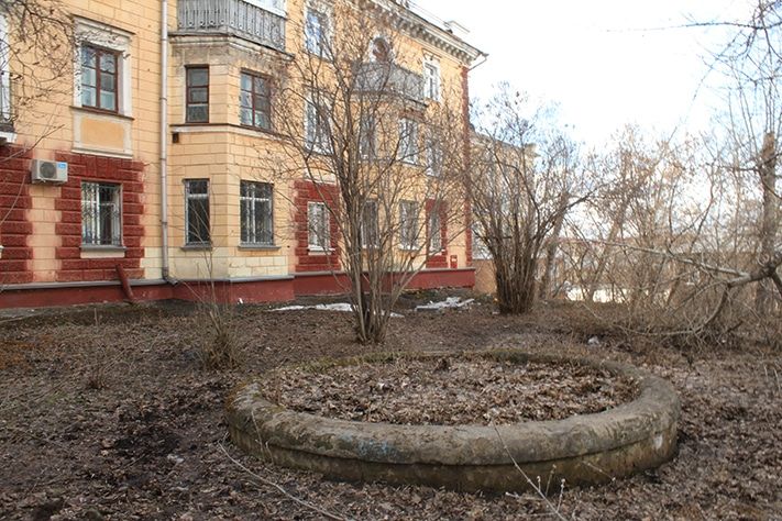 Городские детали: фонтан во дворе обкомовского дома