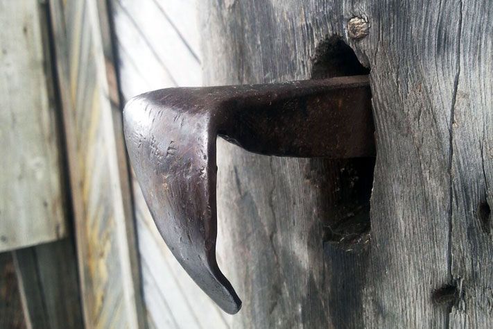 Городские детали: ворота томского Заисточья