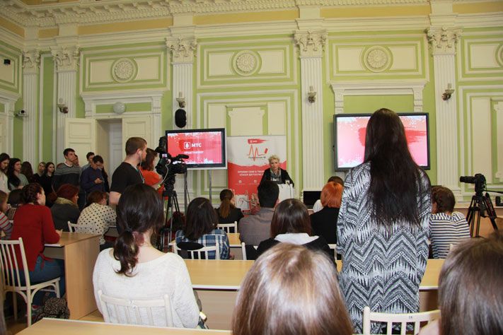 МТС, Томские новости, Диана Арбенина поговорила с томскими студентами о благотворительности и поэзии Диана Арбенина поговорила с томскими студентами о благотворительности и поэзии