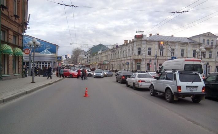 Происшествия, Томские новости, Lexus сбил ребенка в центре Томска Lexus сбил ребенка в центре Томска