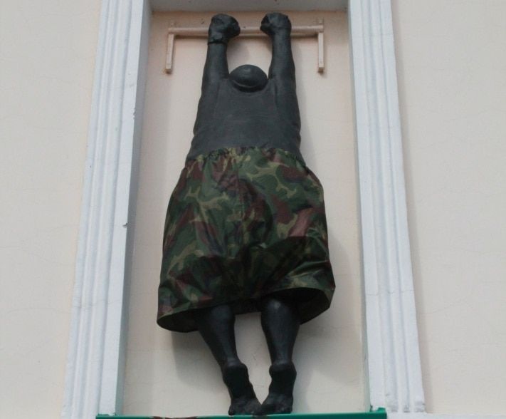 Памятники, Томские новости, «Любовник» вернулся на стену Музея истории Томска «Любовник» вернулся на стену Музея истории Томска