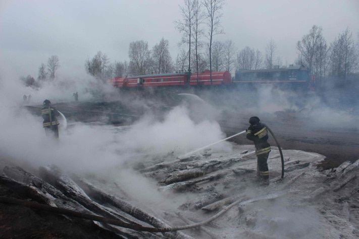 Происшествия, Томские новости, В Томской области пожарные почти 18 часов тушили склад пиломатериалов В Томской области пожарные почти 18 часов тушили склад пиломатериалов