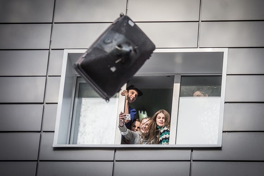 Томские новости, День радио в Томске отметили шествием и выбрасыванием старой техники (ФОТО) День радио в Томске отметили шествием и выбрасыванием старой техники (ФОТО)