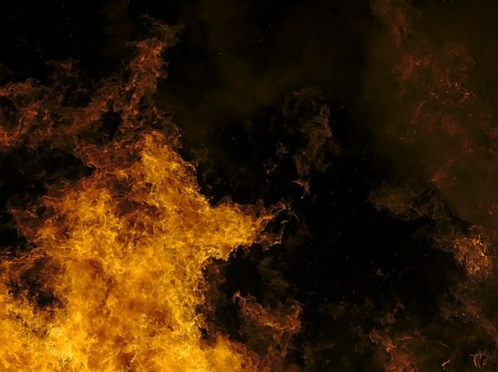 Происшествия, Томские новости, Ночью в одном из дворов Томска загорелись Toyota и ВАЗ Ночью в одном из дворов Томска загорелись Toyota и ВАЗ