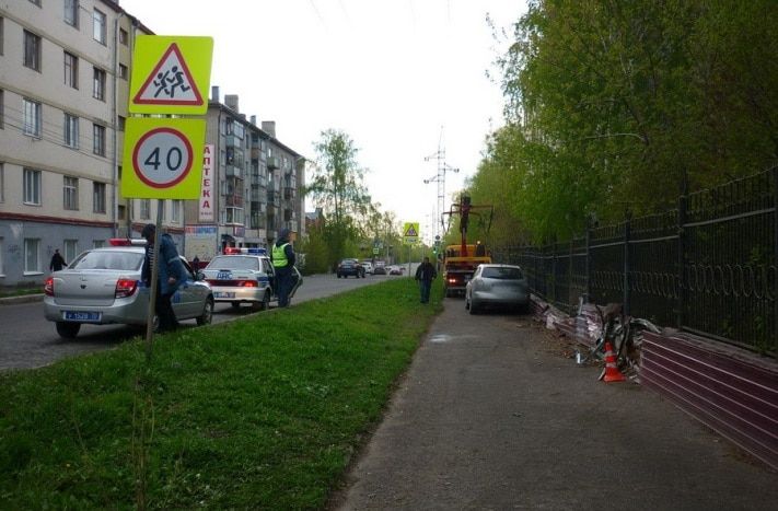 Происшествия, Томские новости, В Томске водитель «Мазды» почувствовал себя плохо и въехал в забор В Томске водитель «Мазды» почувствовал себя плохо и въехал в забор