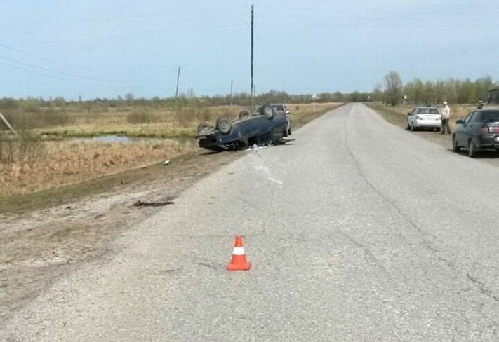 Происшествия, Томские новости, На трассе Томск-Колпашево пожилой водитель ВАЗа столкнулся с иномаркой и опрокинулся На трассе Томск-Колпашево пожилой водитель ВАЗа столкнулся с иномаркой и опрокинулся