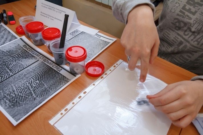 Образование и наука, Томские новости, Томские ученые научились снимать отпечатки пальцев с любой поверхности Томские ученые научились снимать отпечатки пальцев с любой поверхности