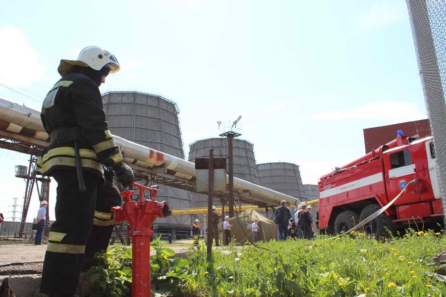 Безопасность, Томские новости, На томской ГРЭС-2 тренировались тушить разлившуюся нефть (ФОТО) На томской ГРЭС-2 тренировались тушить разлившуюся нефть (ФОТО)