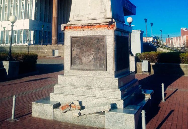 Томские новости, Обрушился фрагмент одного из &laquo;вековых столбов&raquo; в Губернаторском квартале Обрушился фрагмент одного из &laquo;вековых столбов&raquo; в Губернаторском квартале