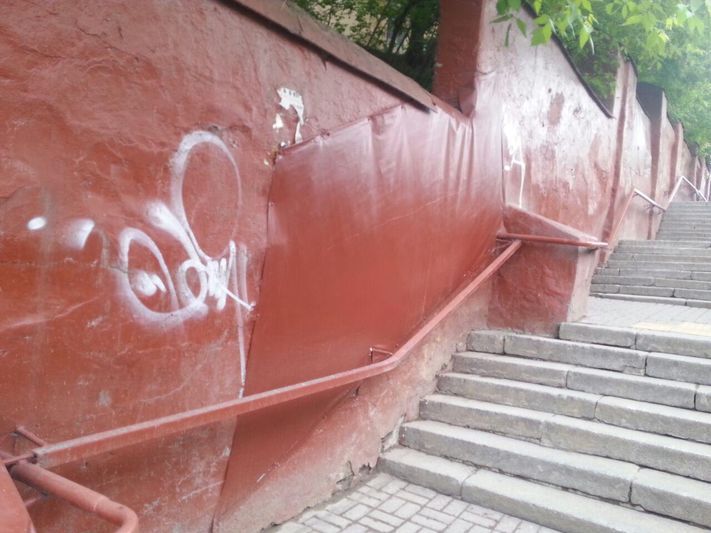 Томские новости, Томские инновации: ремонт стены у Главпочтамта (ФОТО) Томские инновации: ремонт стены у Главпочтамта (ФОТО)