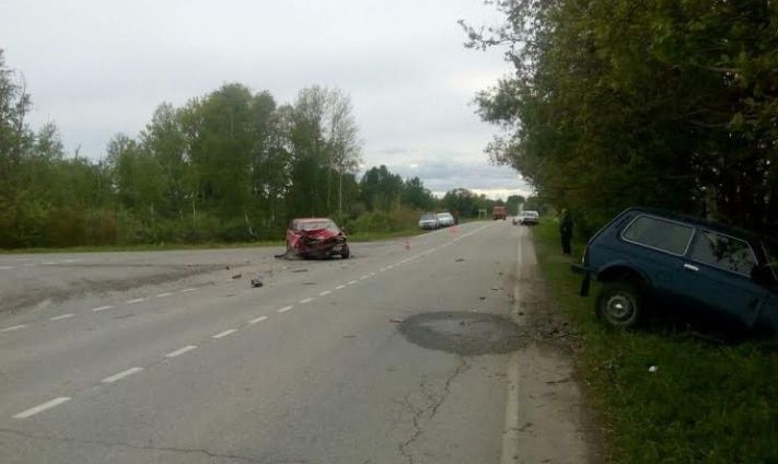 Происшествия, Томские новости, На трассе под Томском «Тойота» врезалась в «Ниву», один человек пострадал На трассе под Томском «Тойота» врезалась в «Ниву», один человек пострадал