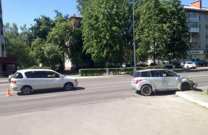 Томские новости, Женщина-водитель пострадала в тройном ДТП в Северске Женщина-водитель пострадала в тройном ДТП в Северске