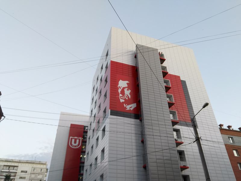 Томские новости, Маяковский и Блок появились на фасадах общежитий ТГУ (ФОТО) Маяковский и Блок появились на фасадах общежитий ТГУ (ФОТО)
