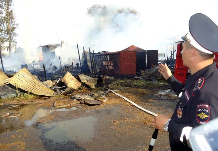 Происшествия, Томские новости, В Томске полицейские спасли из горящего дома 7 человек (ФОТО) В Томске полицейские спасли из горящего дома 7 человек (ФОТО)
