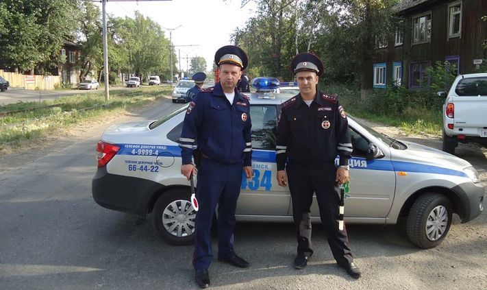 Награды и назначения, Томские новости, Мэр Томска наградил полицейских, спасших людей из горящего дома по пер.Шегарский, 79 Мэр Томска наградил полицейских, спасших людей из горящего дома по пер.Шегарский, 79