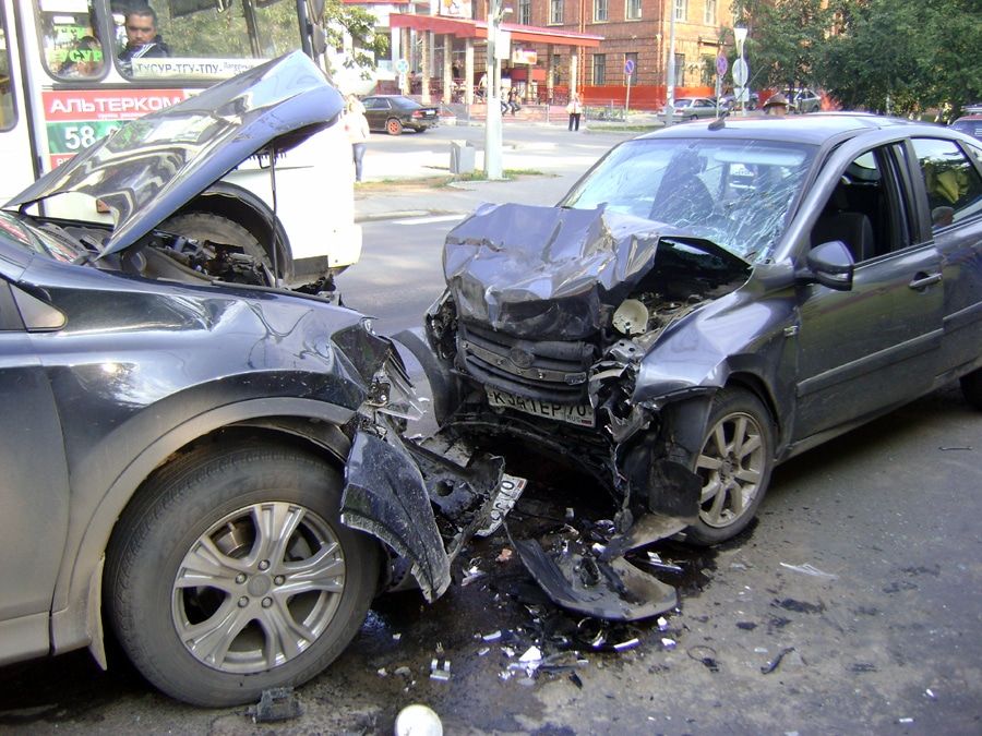 Происшествия, Томские новости, На Ленина в Томске столкнулись RAV 4 и Lada Granta, погибла 69-летняя женщина На Ленина в Томске столкнулись RAV 4 и Lada Granta, погибла 69-летняя женщина