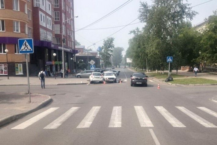 Происшествия, Томские новости, В Томске столкнулись четыре автомобиля, один человек травмирован В Томске столкнулись четыре автомобиля, один человек травмирован