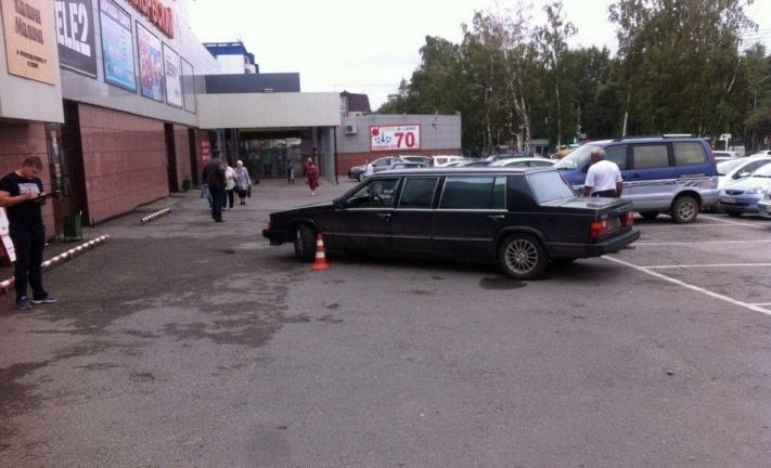 Происшествия, Томские новости, Женщина попала под колеса иномарки на парковке рынка в Томске Женщина попала под колеса иномарки на парковке рынка в Томске