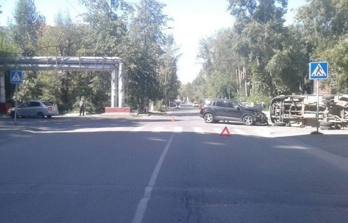 Происшествия, Томские новости, В Томске ГАЗель опрокинулась после столкновения с иномаркой В Томске ГАЗель опрокинулась после столкновения с иномаркой