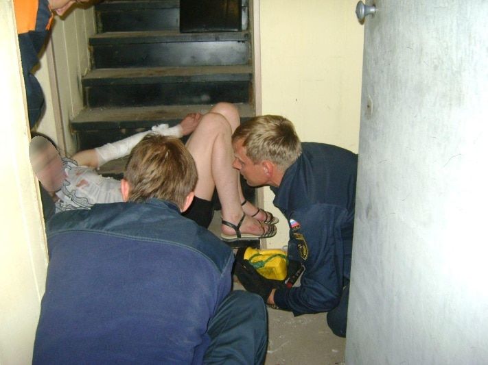 Происшествия, Томские новости, В Томске женщина застряла в лестнице, пытаясь достать беременную кошку В Томске женщина застряла в лестнице, пытаясь достать беременную кошку