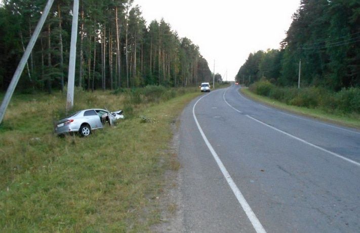 Происшествия, Томские новости, На трассе под Томском иномарка съехала в кювет и врезалась в столб, двое пострадали На трассе под Томском иномарка съехала в кювет и врезалась в столб, двое пострадали