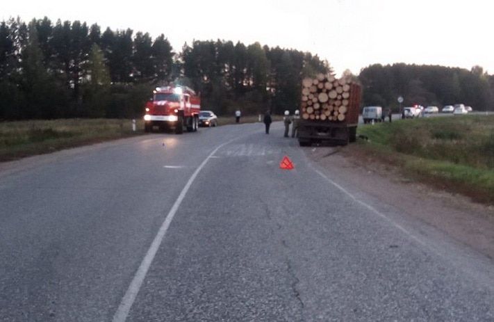 Происшествия, Томские новости, Два человек погибли при столкновении КамАЗа и ВАЗа на трассе в Томской области (ФОТО) Два человек погибли при столкновении КамАЗа и ВАЗа на трассе в Томской области (ФОТО)