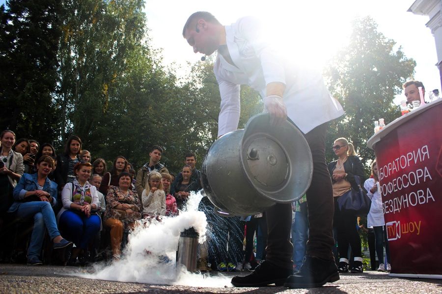 Оживить робота, поставить опыт: что происходило в Университетской роще в День томича