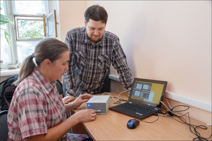 Образование и наука, Томские новости, Томские ученые создали прибор, который по цвету определяет опасные вещества в воде Томские ученые создали прибор, который по цвету определяет опасные вещества в воде