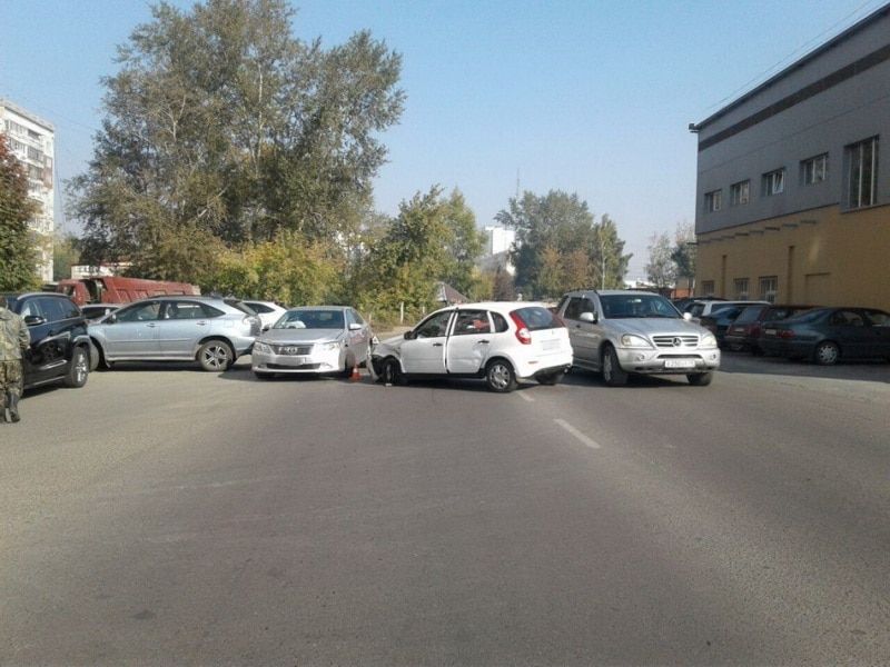 Происшествия, Томские новости, Kalina и Camry столкнулись в Томске, один человек пострадал Kalina и Camry столкнулись в Томске, один человек пострадал