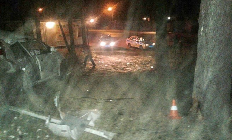 Происшествия, Томские новости, В Томске иномарка врезалась в дерево, водителя в тяжелом состоянии госпитализировали В Томске иномарка врезалась в дерево, водителя в тяжелом состоянии госпитализировали