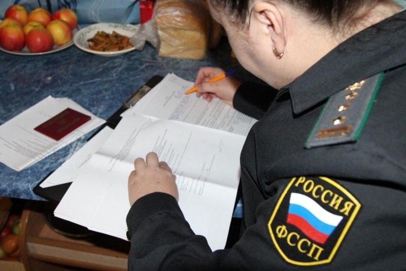 Томские новости, В Стрежевом судебный пристав в поисках одного должника случайно нашел двоих В Стрежевом судебный пристав в поисках одного должника случайно нашел двоих