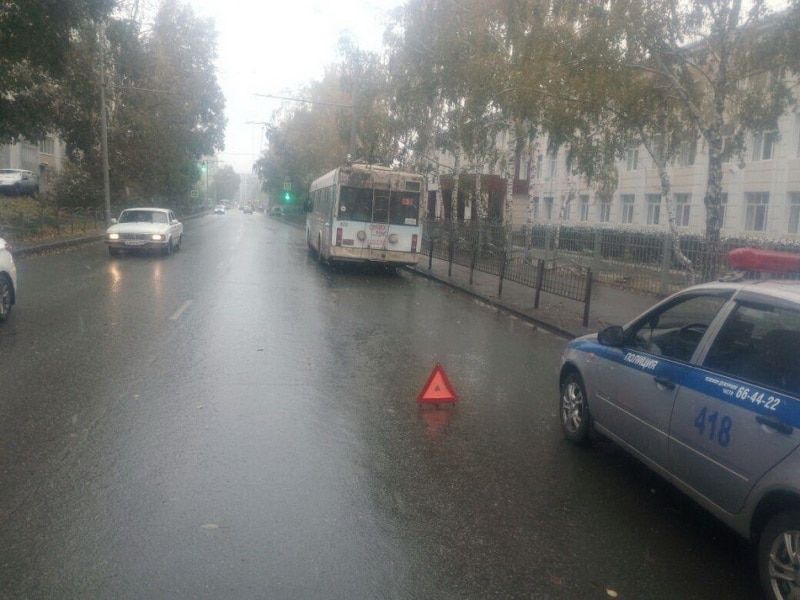 Происшествия, Томские новости, Две пожилые женщины пострадали при падении в томских троллейбусах Две пожилые женщины пострадали при падении в томских троллейбусах