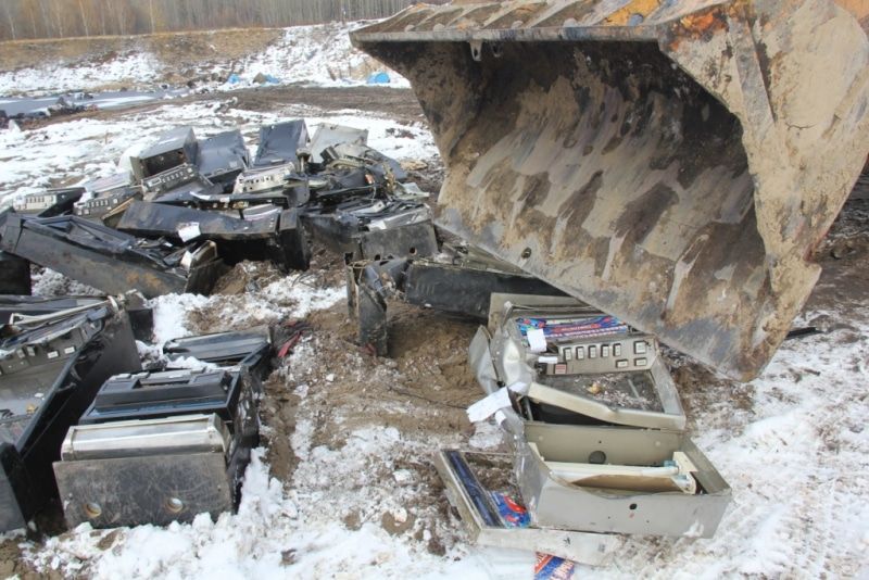 Томские новости, В Томске уничтожили 20 игровых автоматов (ФОТО) В Томске уничтожили 20 игровых автоматов (ФОТО)