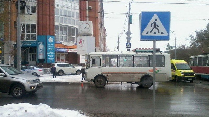 Происшествия, Томские новости, В Томске маршрутка сбила пенсионерку, переходившую дорогу на «красный» В Томске маршрутка сбила пенсионерку, переходившую дорогу на «красный»