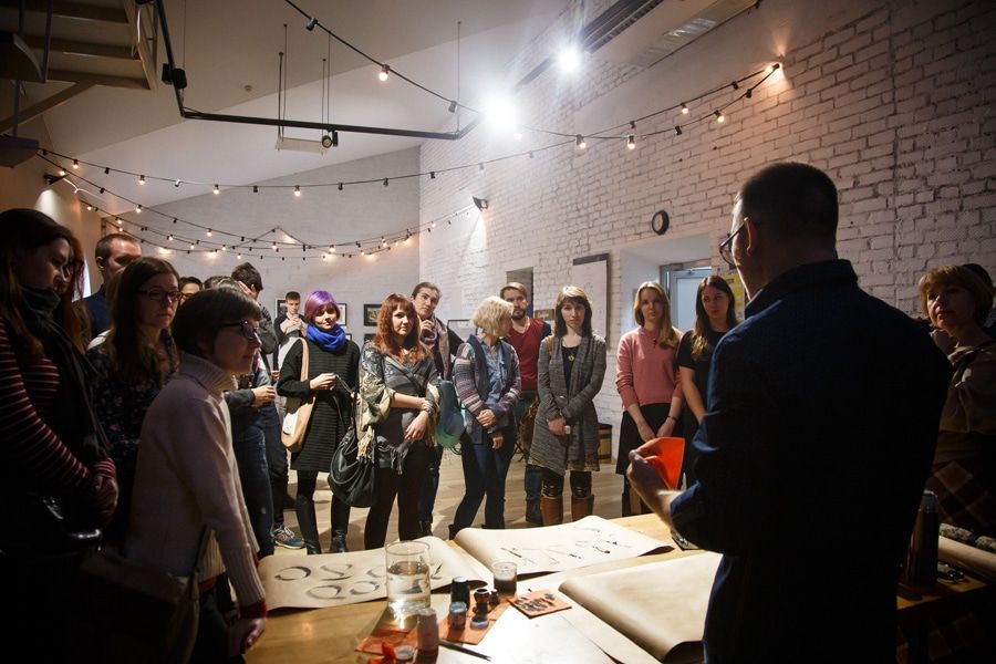 Обнаженная каллиграфия.Томичей знакомят с фрактурой и итальянским курсивом