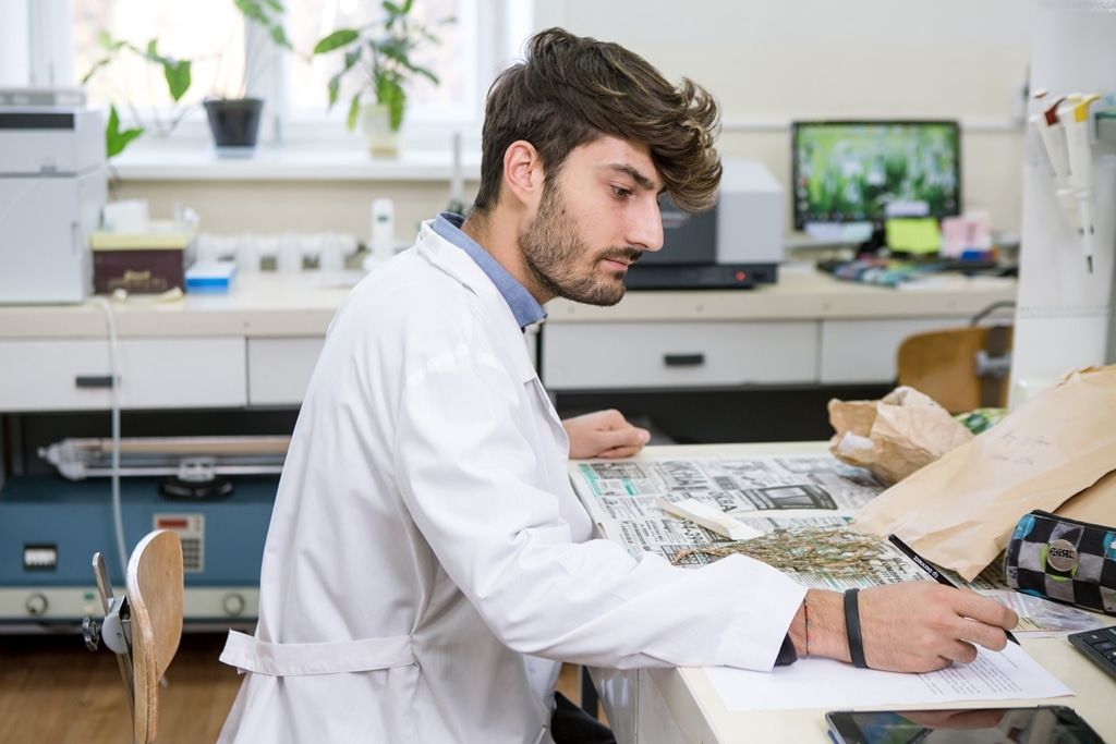 Медицина и биотехнологии в ТГУ, Образование и наука, ТГУ, Томские новости, тгу экдистероиды жуки-броненосцы армадиллио Студент-сицилиец приехал в Томск, чтобы сделать лекарство от рака из жуков