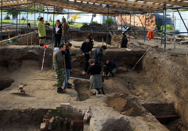 Памятники, Томские новости, шеломок памятники археология в Томской области В Томской области выявили 14 памятников археологии эпох палеолита, неолита, раннего железного века и средневековья