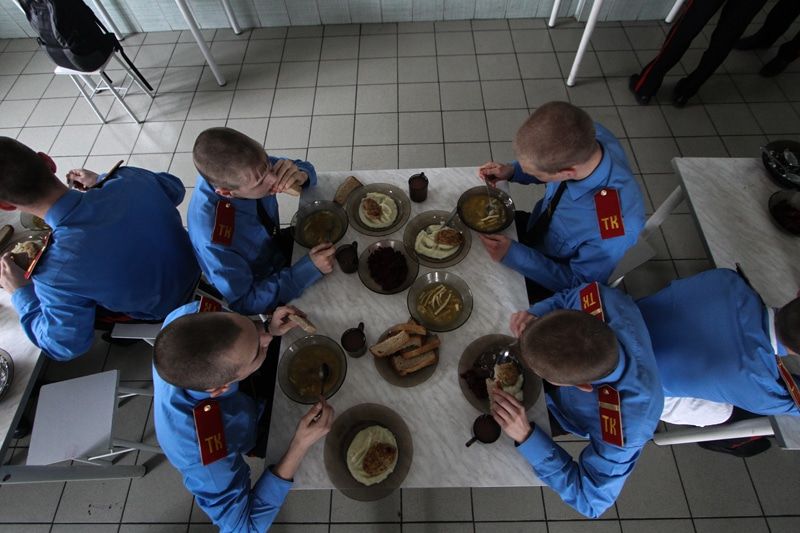 Томские новости, кадетский корпус еда некачественная еда черви каша Следователи проверяют сообщение о некачественной еде в томском кадетском корпусе