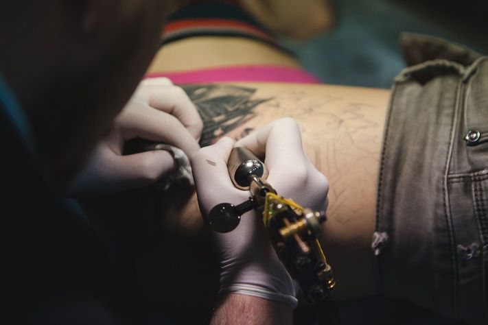 Криминал, Судебные дела, Томские новости, Тату в Томске татуировки недорого 500 рублей за тату Томские подростки получили условные сроки за грабеж магазина ради оплаты татуировок