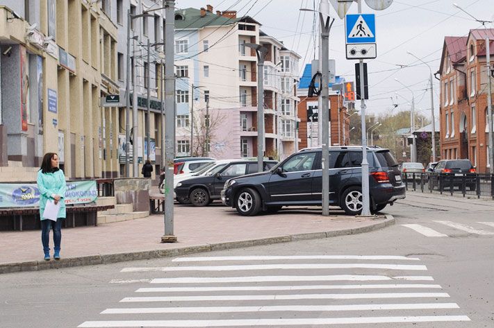 Безопасность, Дороги, Томские новости, переход пешеходы дороги безопасные дороги в Томске шумовые полоски Дорожники в Томске нанесут на пешеходные переходы шумовые полоски