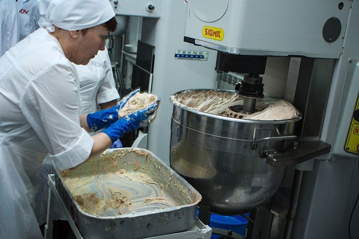 Предприятия Томска и области, Томские новости, кдв томская птичка переезд закрыли фабрику птичье молоко Роспотребнадзор выявил нарушения санитарных норм на томской конфетной фабрике, принадлежащей «КДВ Групп»