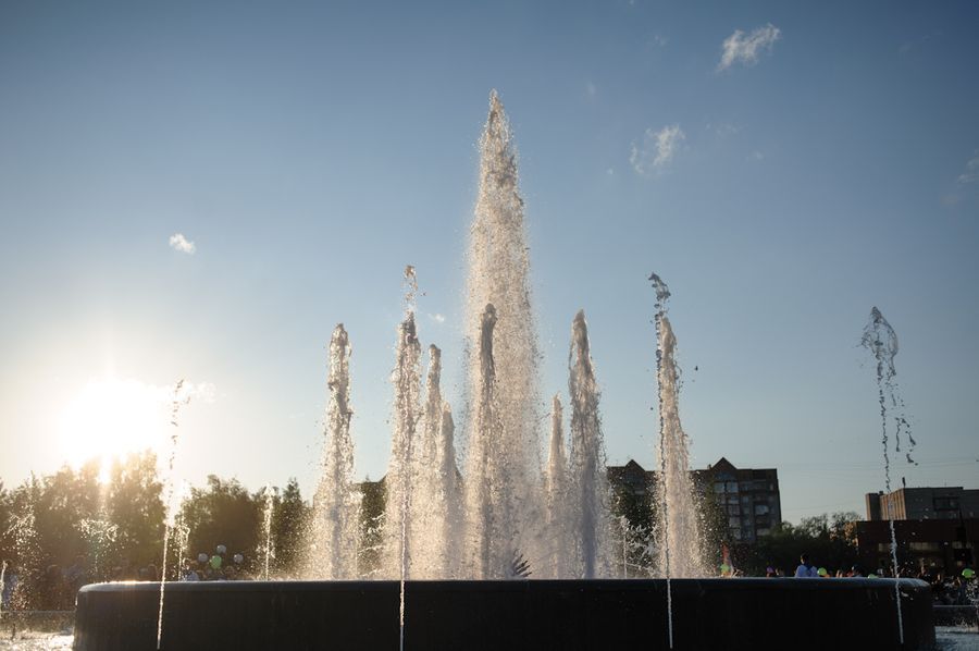 День Победы, Томские новости, сквер студотрядов фонтан молодости День Победы Накануне Дня Победы на светомузыкальном фонтане в Томске зазвучат военные песни